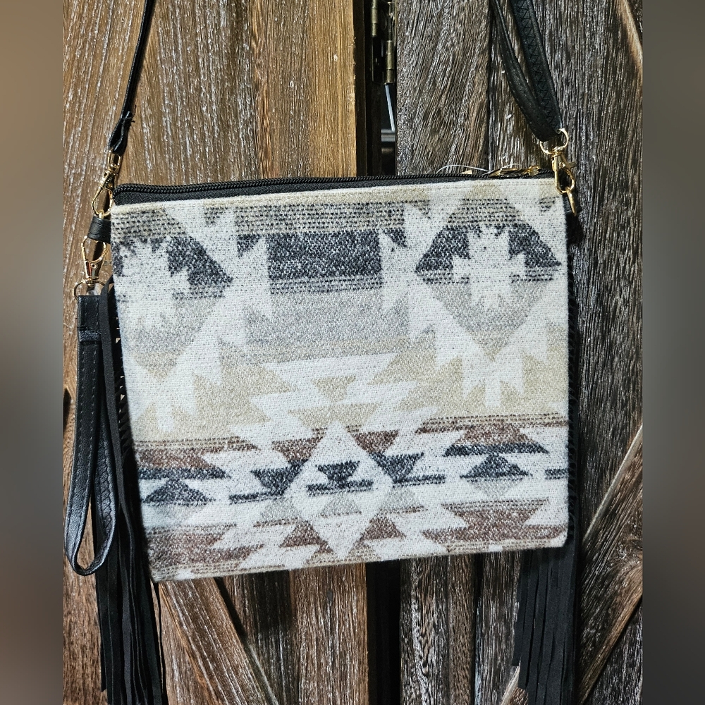 NWT Gray Aztec Pattern Fringe Crossbody/Wristlet Bag